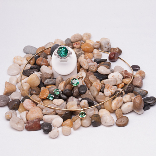 Ring Platin&sol;Gold mit Turmalin facettiert&comma; 32 Diamanten&period;