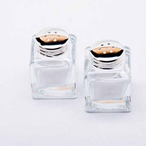 Salz- und Pfefferstreuer aus Kristallglas mit Silberdeckel